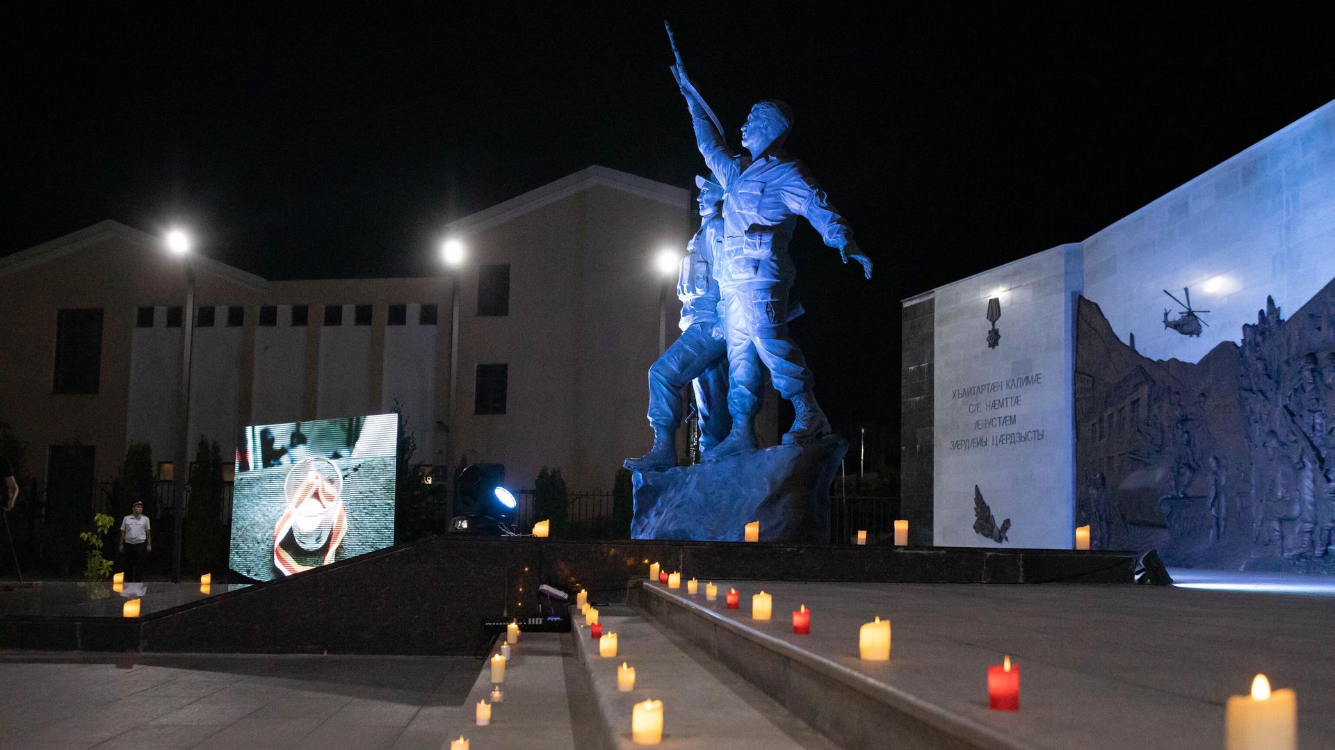 Церемония возложения цветов и венков у мемориального комплекса Защитникам Южной Осетии Церемония возложения цветов и венков у мемориального комплекса Защитникам Южной Осетии - Sputnik Южная Осетия, 1920, 08.08.2026