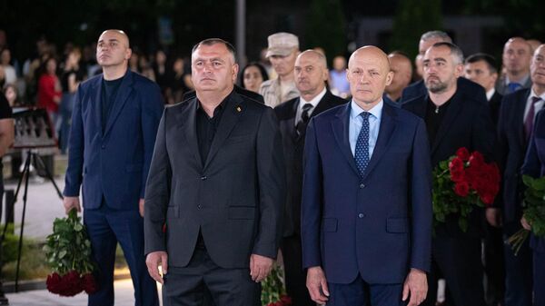 Церемония возложения цветов и венков у мемориального комплекса Защитникам Южной Осетии  - Sputnik Южная Осетия