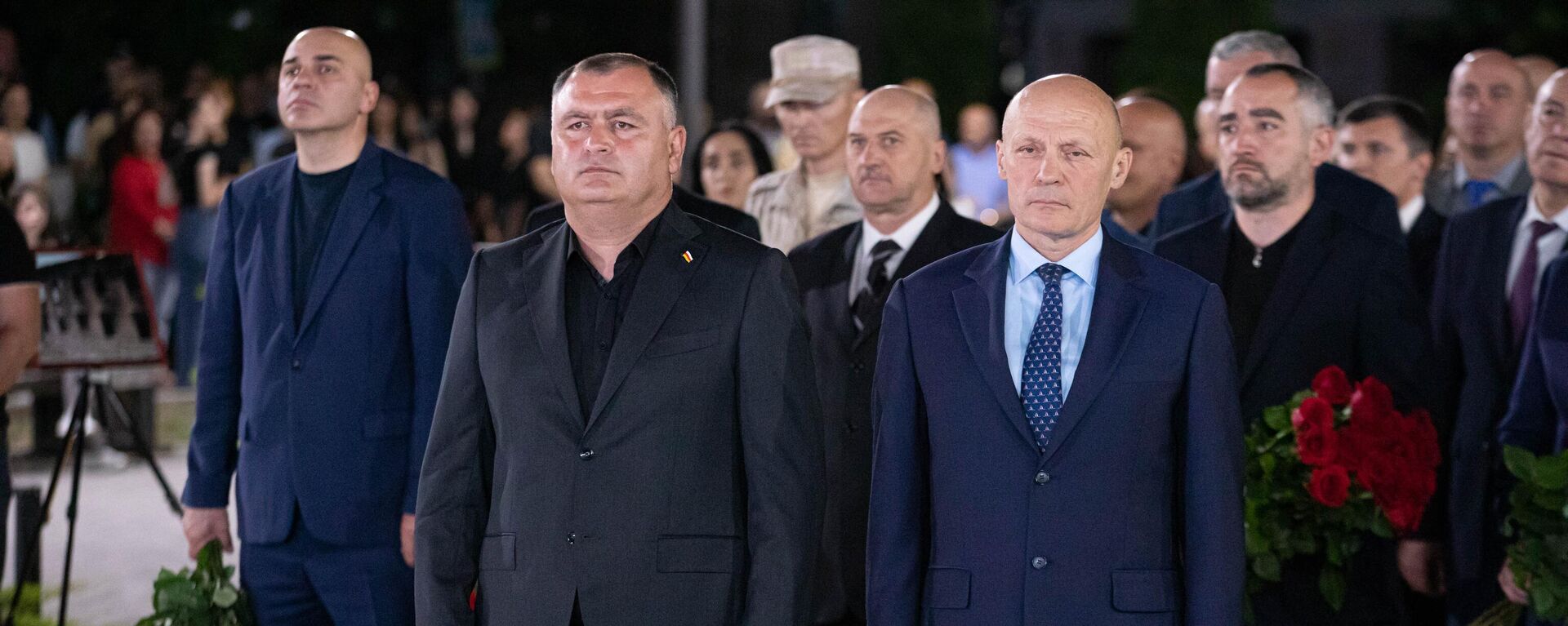 Церемония возложения цветов и венков у мемориального комплекса Защитникам Южной Осетии  - Sputnik Южная Осетия, 1920, 07.08.2025