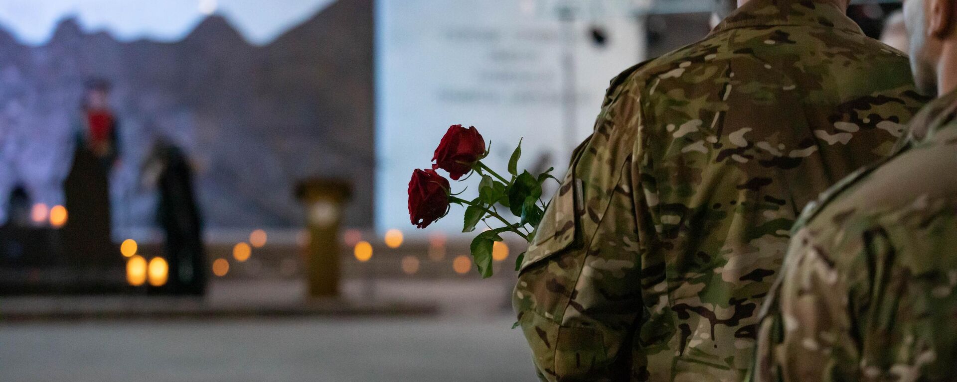 Церемония возложения цветов и венков у мемориального комплекса Защитникам Южной Осетии  - Sputnik Южная Осетия, 1920, 07.08.2025