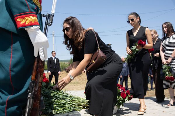 В Южной Осетии почтили память мирных жителей, погибших в ходе войны 08.08.08 В Южной Осетии почтили память мирных жителей, погибших в ходе войны 08.08.08 - Sputnik Южная Осетия