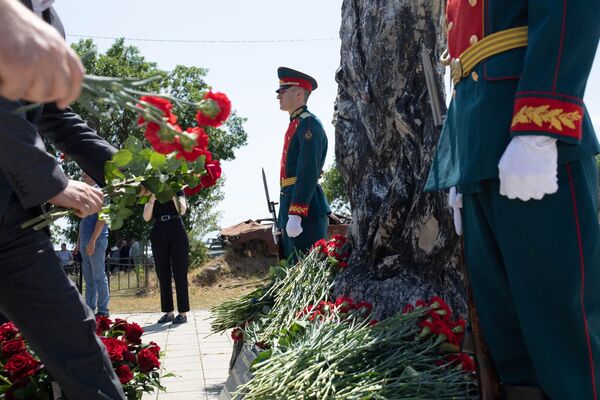 В Южной Осетии почтили память мирных жителей, погибших в ходе войны 08.08.08 В Южной Осетии почтили память мирных жителей, погибших в ходе войны 08.08.08 - Sputnik Южная Осетия