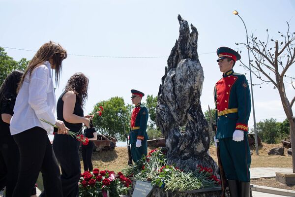 В Южной Осетии почтили память мирных жителей, погибших в ходе войны 08.08.08 В Южной Осетии почтили память мирных жителей, погибших в ходе войны 08.08.08 - Sputnik Южная Осетия