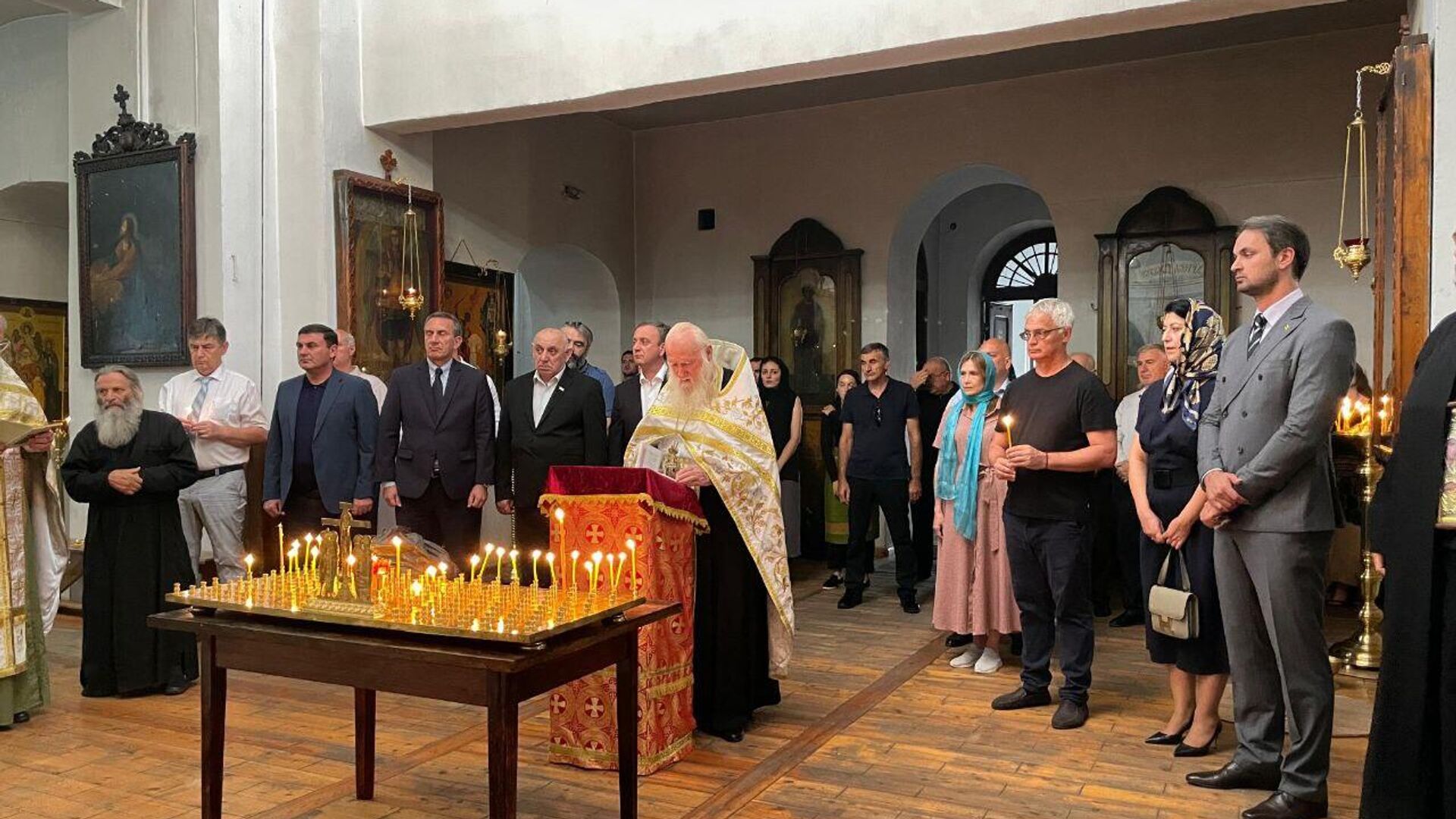 Траурные мероприятия в Сухуме в память о погибших во время войны августа 2008 года - Sputnik Южная Осетия, 1920, 08.08.2025