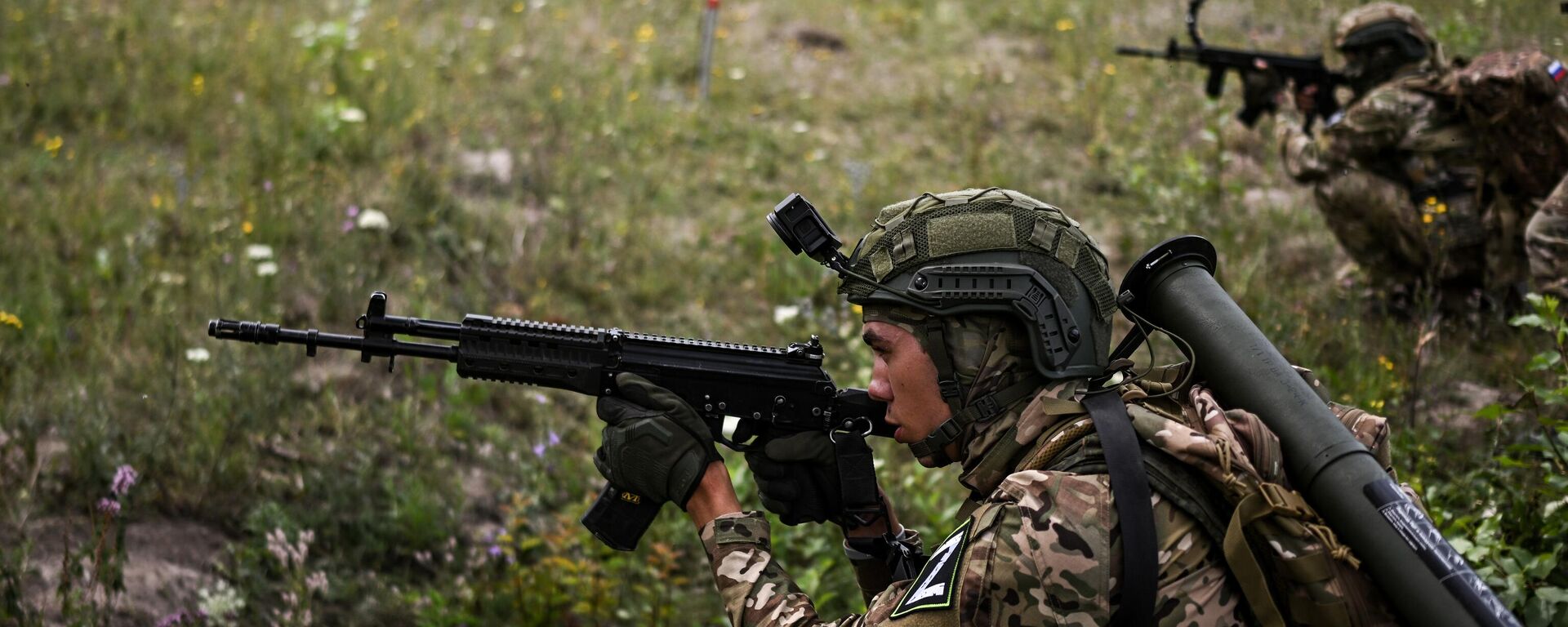 Военнослужащие мотострелковой бригады группировки войск Север - Sputnik Южная Осетия, 1920, 12.08.2025