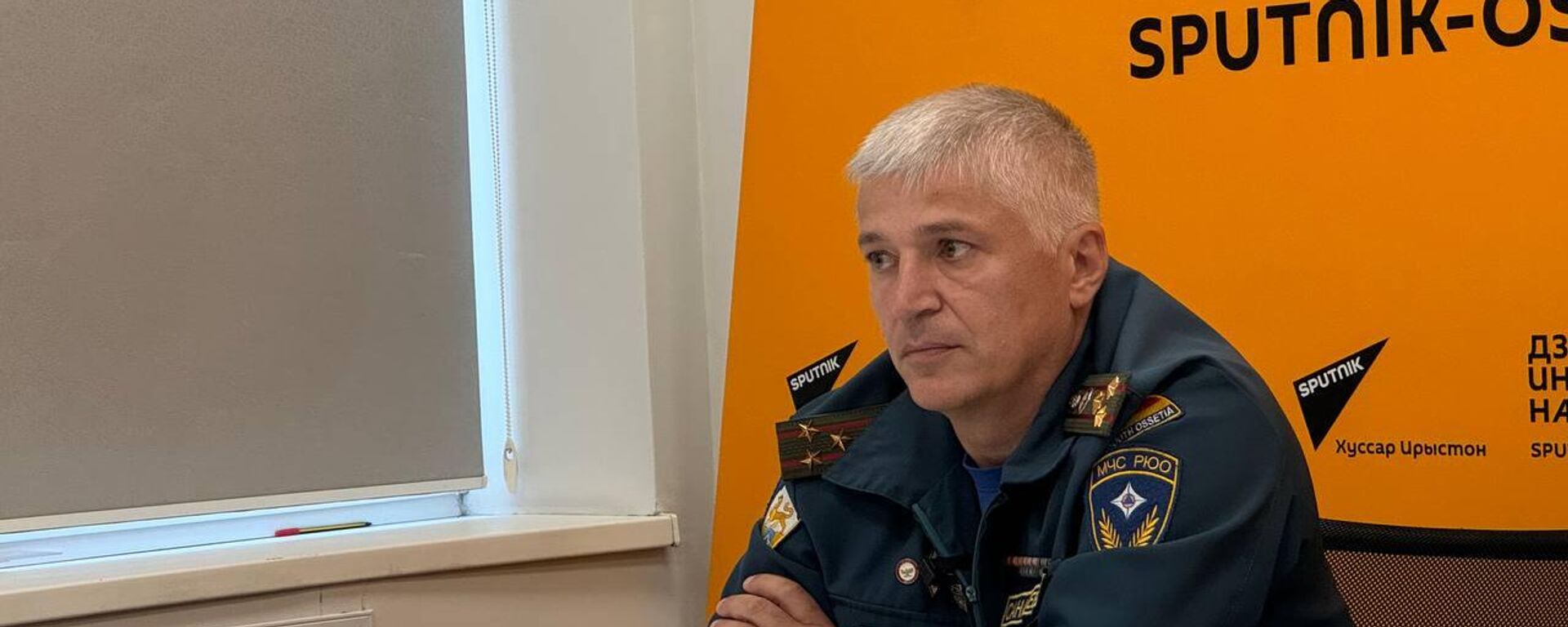 Замглавы МЧС РЮО Руслан Санакоев  - Sputnik Южная Осетия, 1920, 14.08.2025