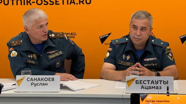 Пенсии и поставки новой спецтехники: пресс-конференция руководства МЧС Южной Осетии - Sputnik Южная Осетия
