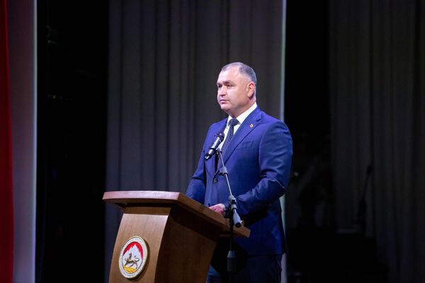 Президент РЮО Алан Гаглоев выступает на торжественном собрании, посвященном признанию республики Россией  - Sputnik Южная Осетия