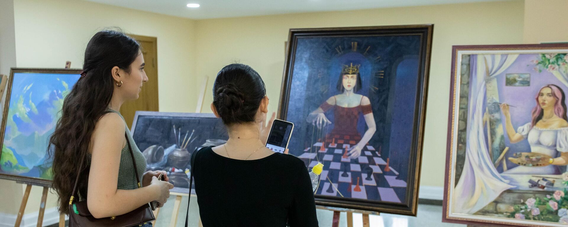 Выставка художников к 17-летию признания независимости Южной Осетии Россией  - Sputnik Южная Осетия, 1920, 26.08.2025