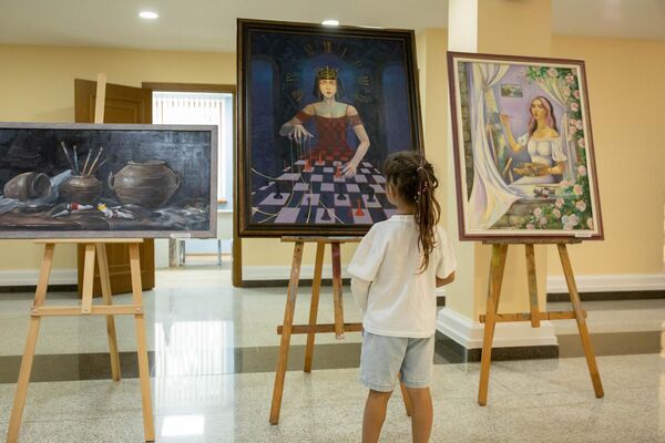 Выставка работ югоосетинских и российских художников посвященная 17-летию признания независимости Южной Осетии - Sputnik Южная Осетия