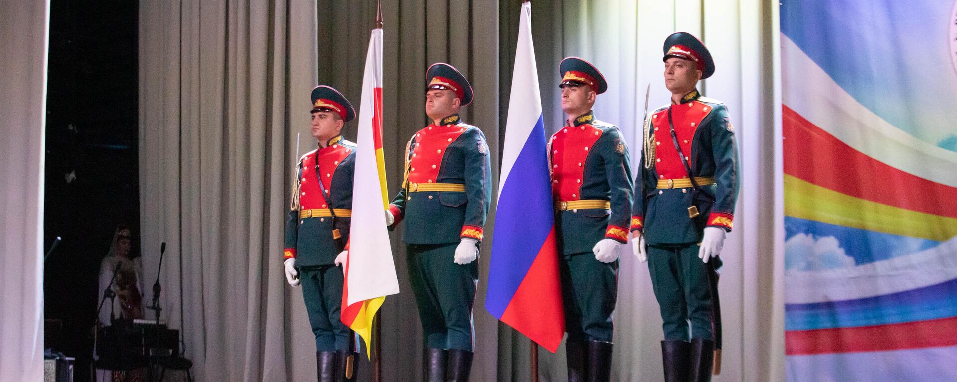 Торжественное собрание представителей общественности Республики Южная Осетия посвященное 17-летию признания независимости Южной Осетии - Sputnik Южная Осетия, 1920, 26.08.2025