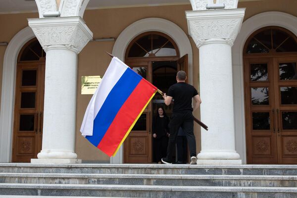 Торжественное собрание представителей общественности Республики Южная Осетия посвященное 17-летию признания независимости Южной Осетии - Sputnik Южная Осетия