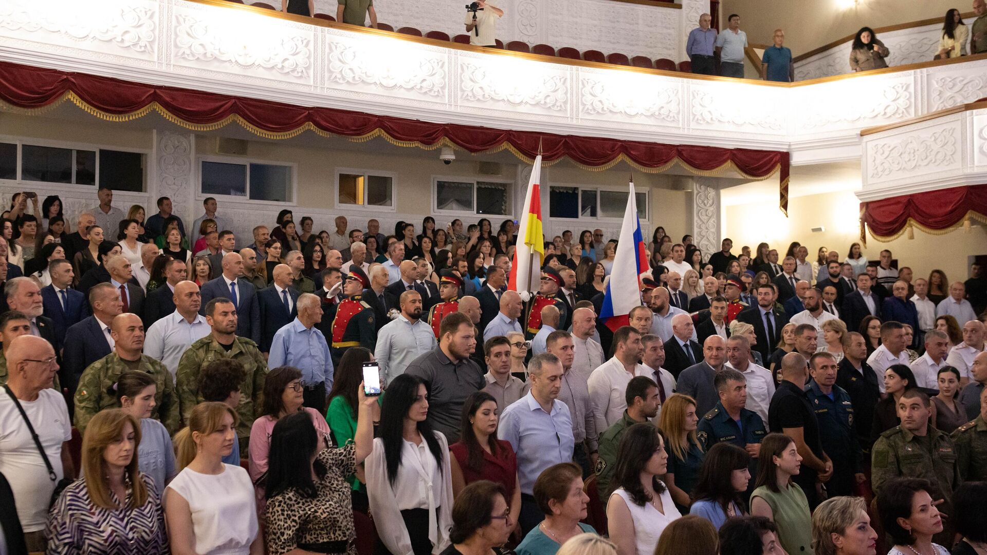 Торжественное собрание представителей общественности Республики Южная Осетия посвященное 17-летию признания независимости Южной Осетии Торжественное собрание представителей общественности Республики Южная Осетия посвященное 17-летию признания независимости Южной Осетии - Sputnik Хуссар Ирыстон, 1920, 27.08.2025