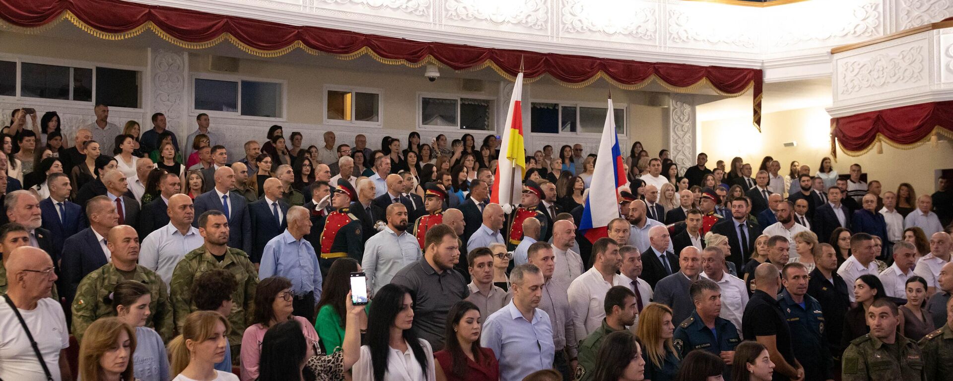 Торжественное собрание представителей общественности Республики Южная Осетия посвященное 17-летию признания независимости Южной Осетии - Sputnik Южная Осетия, 1920, 26.08.2025