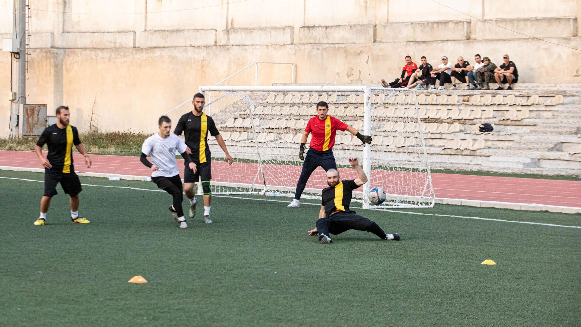 Стадион имени Гурама Цховребова в Цхинвале Стадион имени Гурама Цховребова в Цхинвале - Sputnik Южная Осетия, 1920, 13.12.2025