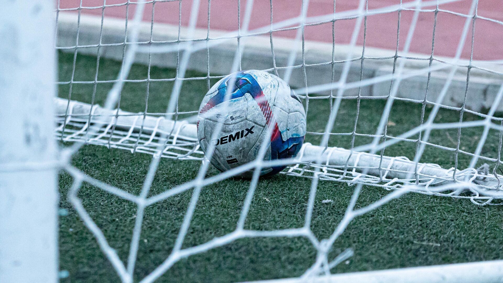 мяч в воротах мяч в воротах - Sputnik Южная Осетия, 1920, 13.12.2025