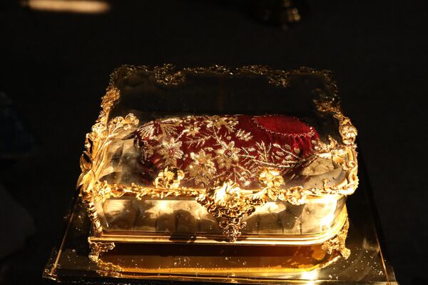 Делегация Мосгордумы преподнесла храму Пресвятой Троицы в Цхинвале церковные реликвии Делегация Мосгордумы преподнесла храму Пресвятой Троицы в Цхинвале церковные реликвии - Sputnik Южная Осетия