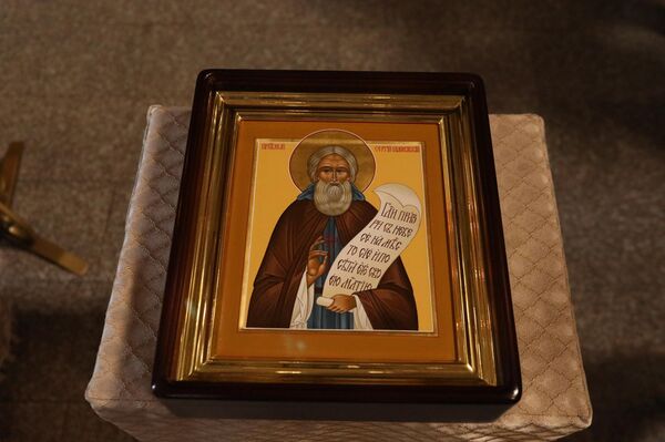 Делегация Мосгордумы преподнесла храму Пресвятой Троицы в Цхинвале церковные реликвии Делегация Мосгордумы преподнесла храму Пресвятой Троицы в Цхинвале церковные реликвии - Sputnik Южная Осетия