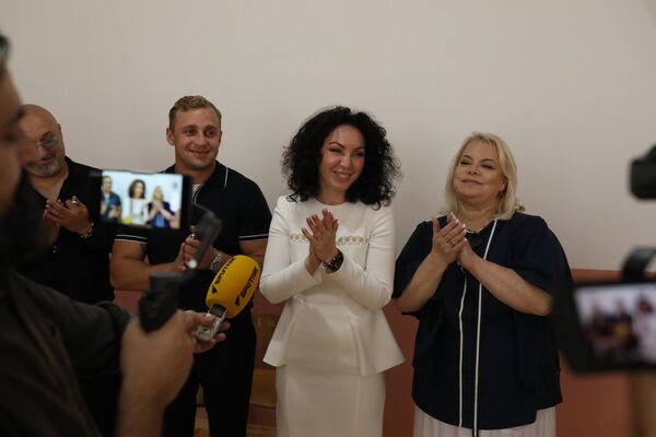 Депутаты Мосгордумы передали гумпомощь образовательным учреждениям Южной Осетии Депутаты Мосгордумы передали гумпомощь образовательным учреждениям Южной Осетии - Sputnik Южная Осетия