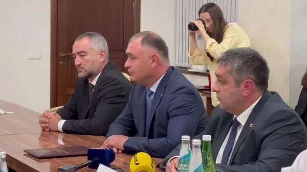 В Цхинвале проходит встреча президента Алана Гаглоева с делегацией Мосгордумы, которую возглавляет председатель комиссии МГД по транспорту и развитию дорожно-транспортной инфраструктуры Сабина Цветкова - Sputnik Южная Осетия