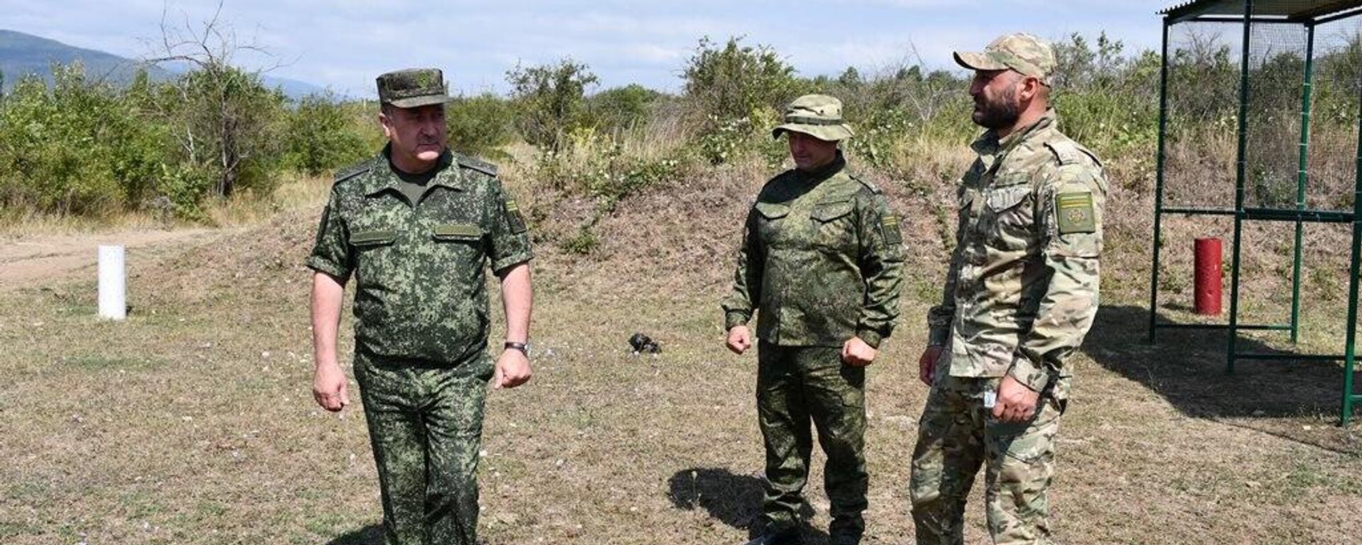 Министр обороны Юрий Яровицкий проверил состояние военных объектов - Sputnik Южная Осетия, 1920, 29.08.2025