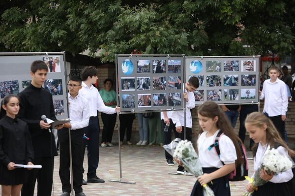 Траурная акция памяти жертв теракта в Беслане Траурная акция памяти жертв теракта в Беслане - Sputnik Южная Осетия