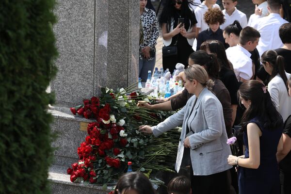 Траурная акция памяти жертв теракта в Беслане Траурная акция памяти жертв теракта в Беслане - Sputnik Южная Осетия