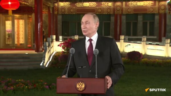 Теперь будем воевать до тех пор, пока либо вы нам головы не открутите, либо мы вам, — так представители Запада ответили на мирные предложения России в 2022 году после отвода войск от Киева, рассказал Путин - Sputnik Южная Осетия