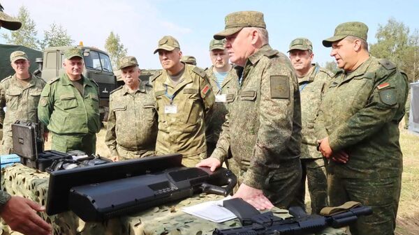 Начальник Объединенного штаба ОДКБ генерал-полковник Андрей Сердюков ознакомился с действиями подразделений в ходе специального учения Эшелон-2025. - Sputnik Южная Осетия