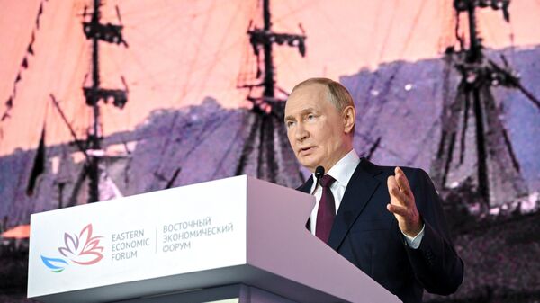 5 сентября 2025. Президент РФ Владимир Путин на пленарной сессии Восточного экономического форума. - Sputnik Южная Осетия