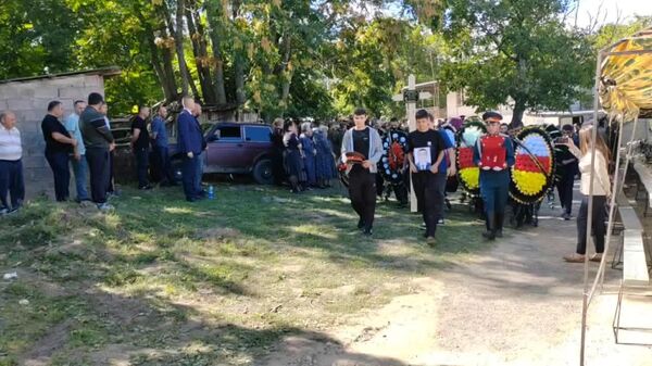 В Южной Осетии прошла церемония прощания с участником специальной военной операции Тамазием Гаглоевым (позывной Горец) - Sputnik Южная Осетия