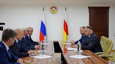 Президент Южной Осетии Алан Гаглоев провел встречу с президентом Российского союза промышленников и предпринимателей (РСПП) Александром Шохиным
