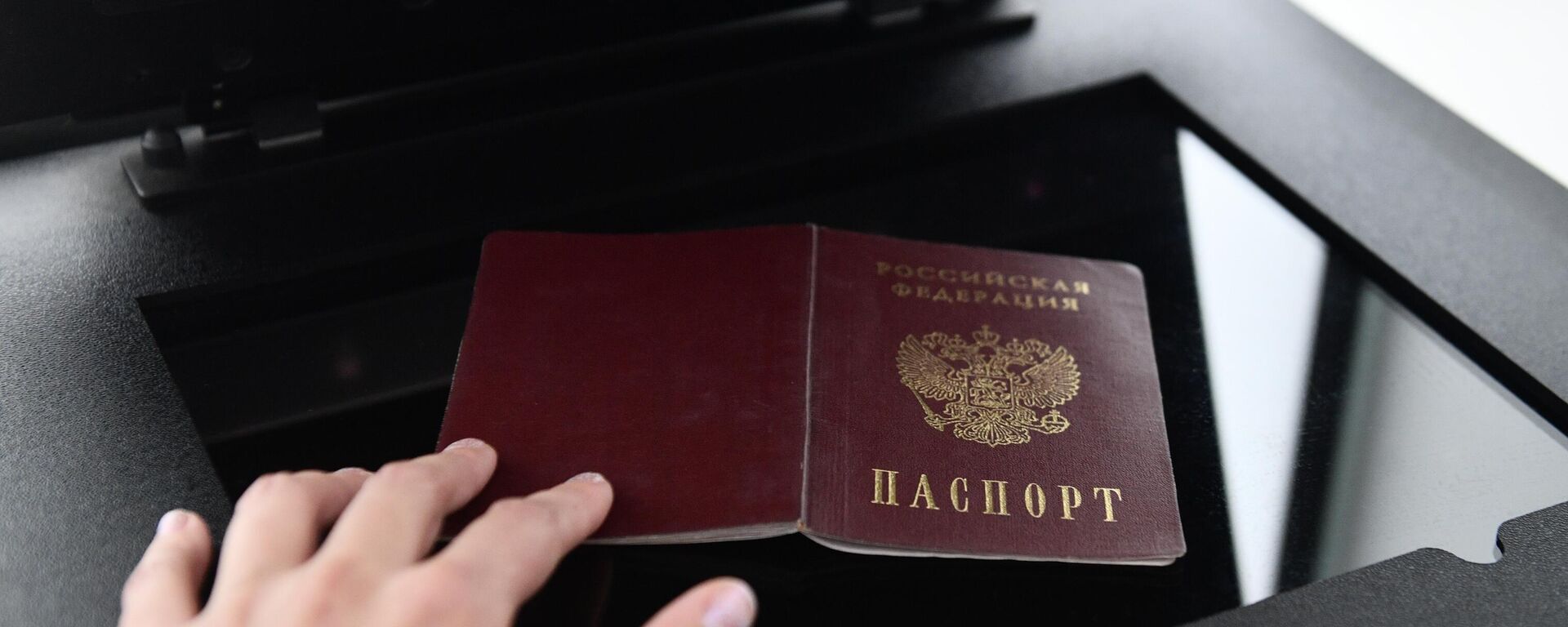 Работа криптобиокабины для оформления загранпаспортов. Архивное фото - Sputnik Южная Осетия, 1920, 18.09.2025