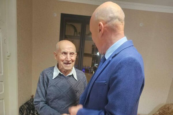 Труженикам тыла из Южной Осетии вручили поздравительные послания от Владимира Путина - Sputnik Южная Осетия