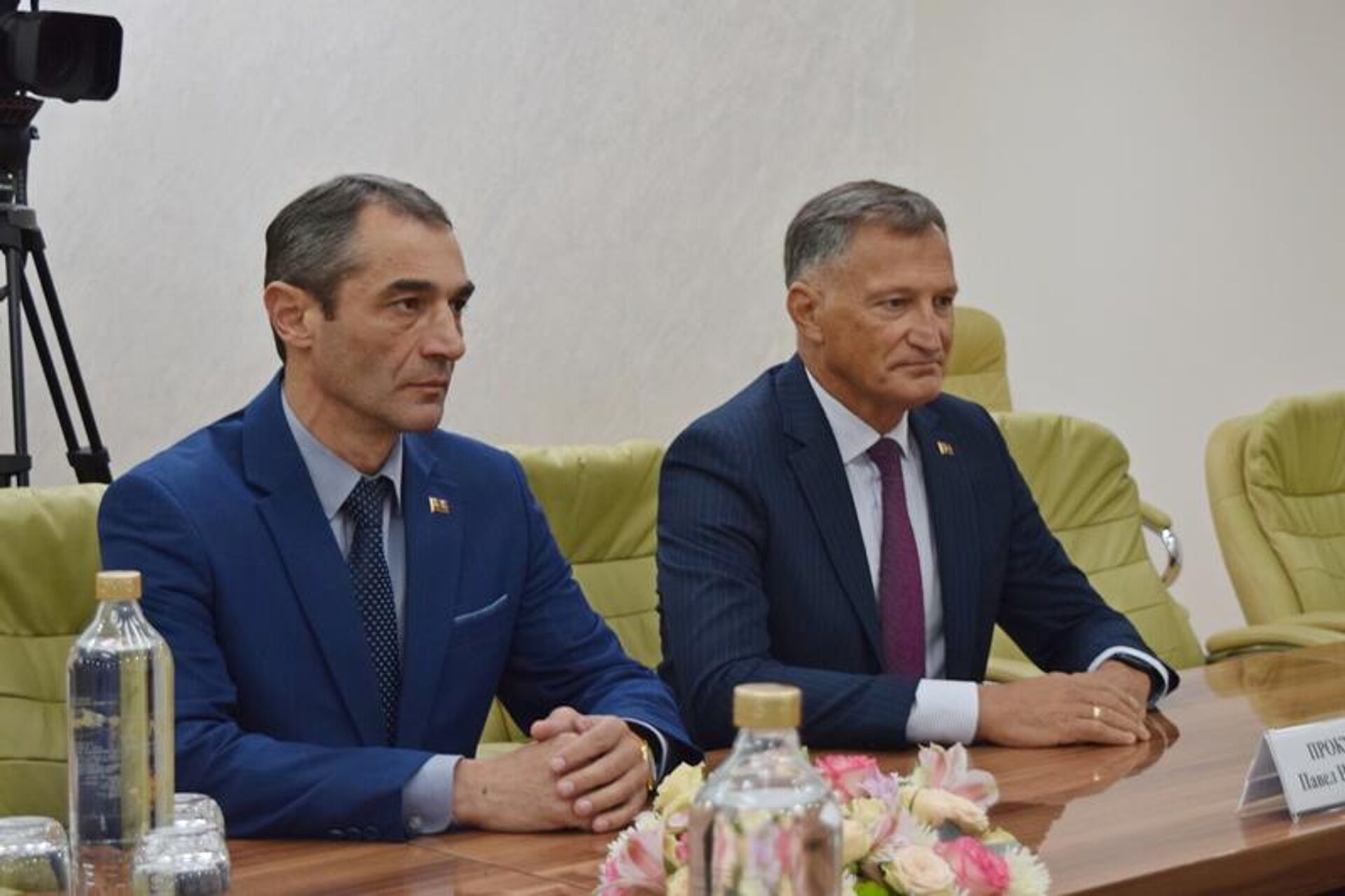 Президент РЮО Алан Гаглоев встретился с советником президента ПМР Павлом Прокудиным. - Sputnik Южная Осетия, 1920, 19.09.2025
