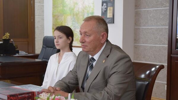 Встреча президента Алана Гаглоева с экс-министром обороны РЮО Анатолием Баранкевичем - Sputnik Южная Осетия