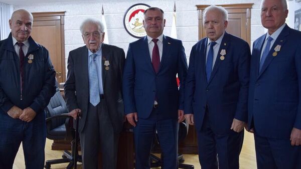 Встреча президента РЮО Алана Гаглоева с лидерами южноосетинской политики  - Sputnik Южная Осетия