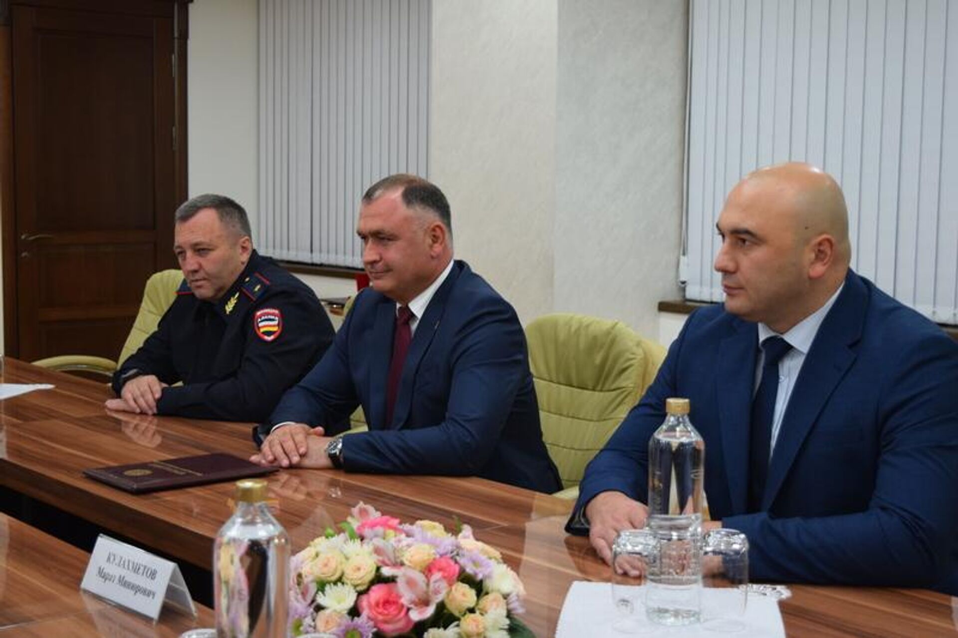 Встреча президента РЮО Алана Гаглоева с делегацией Федеральной службы войск национальной гвардии Российской Федерации  - Sputnik Южная Осетия, 1920, 19.09.2025