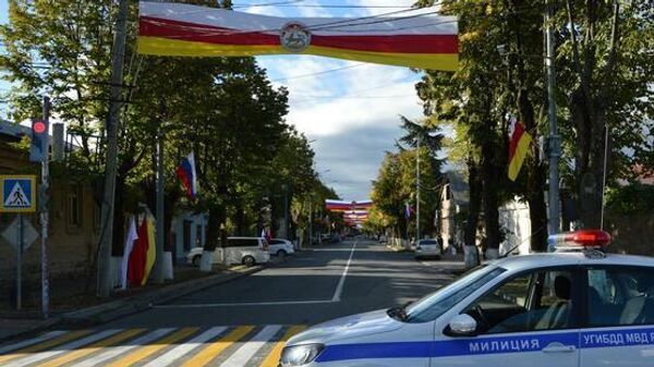 Сотрудники милиции охраняют общественный порядок и безопасность граждан - Sputnik Южная Осетия