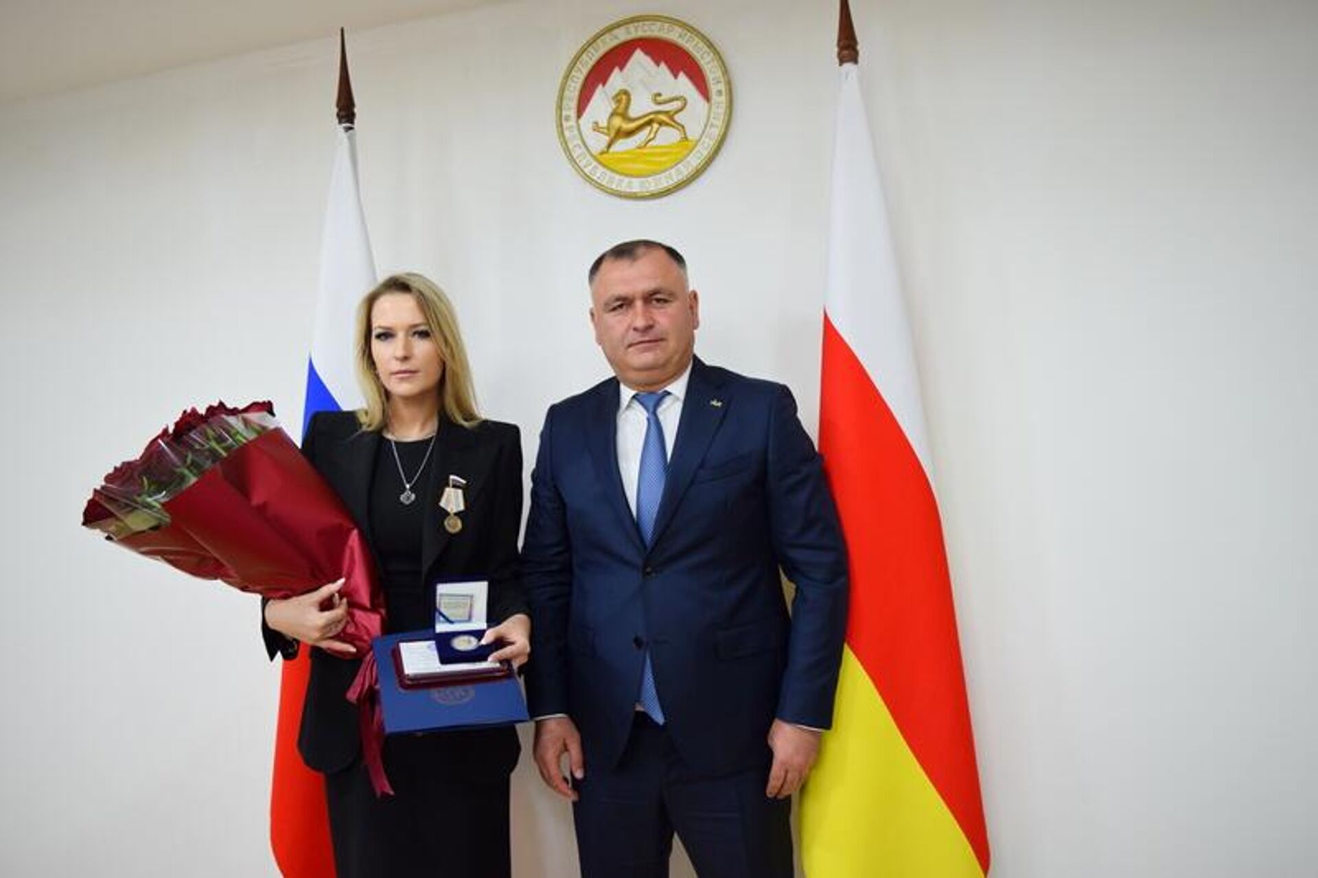 Встреча президента РЮО Алана Гаглоева с Главой Комитета по развитию гражданского общества ГД РФ Яной Лантратовой  - Sputnik Южная Осетия, 1920, 20.09.2025