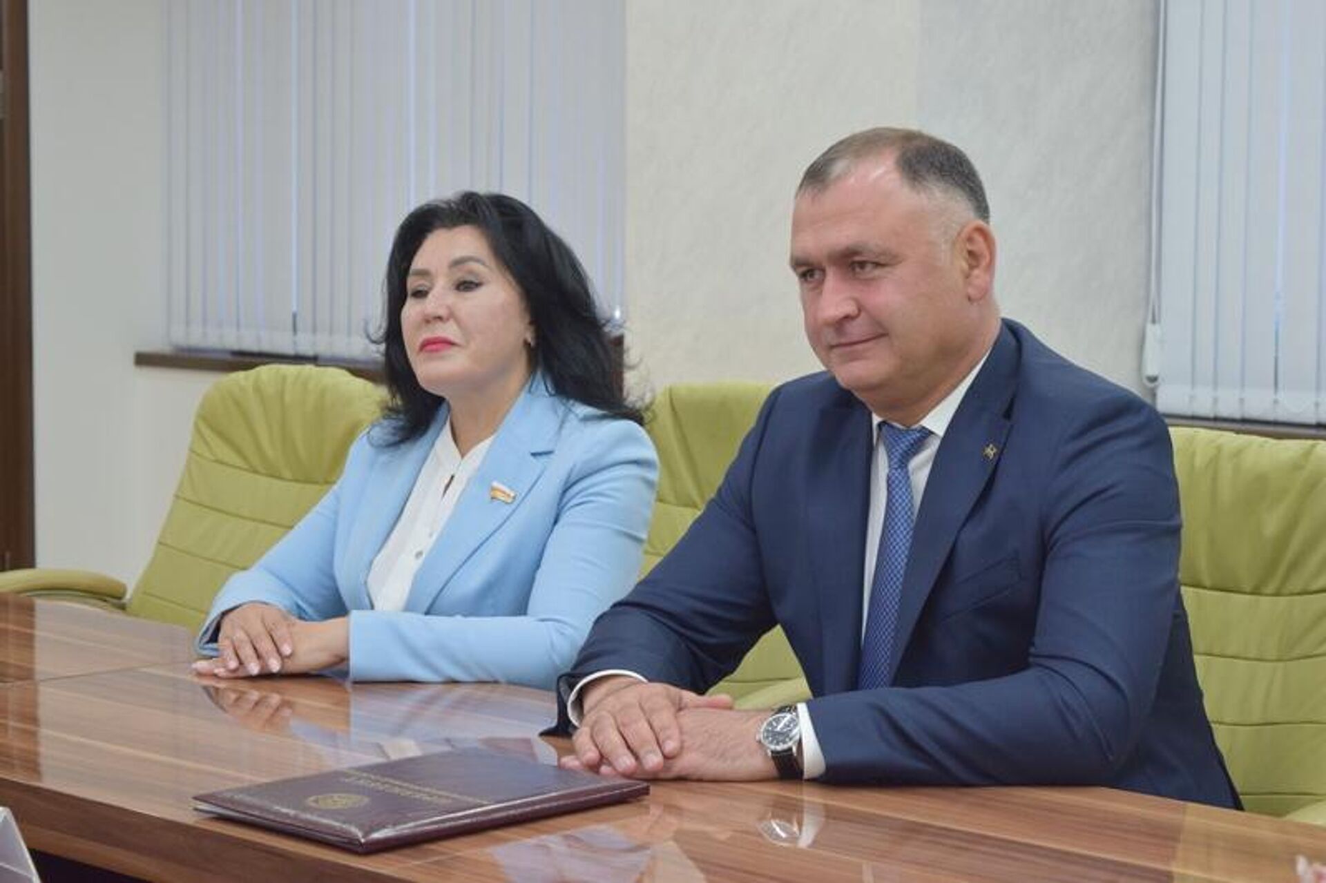 Встреча президента РЮО Алана Гаглоева с Главой Комитета по развитию гражданского общества ГД РФ Яной Лантратовой  - Sputnik Южная Осетия, 1920, 20.09.2025