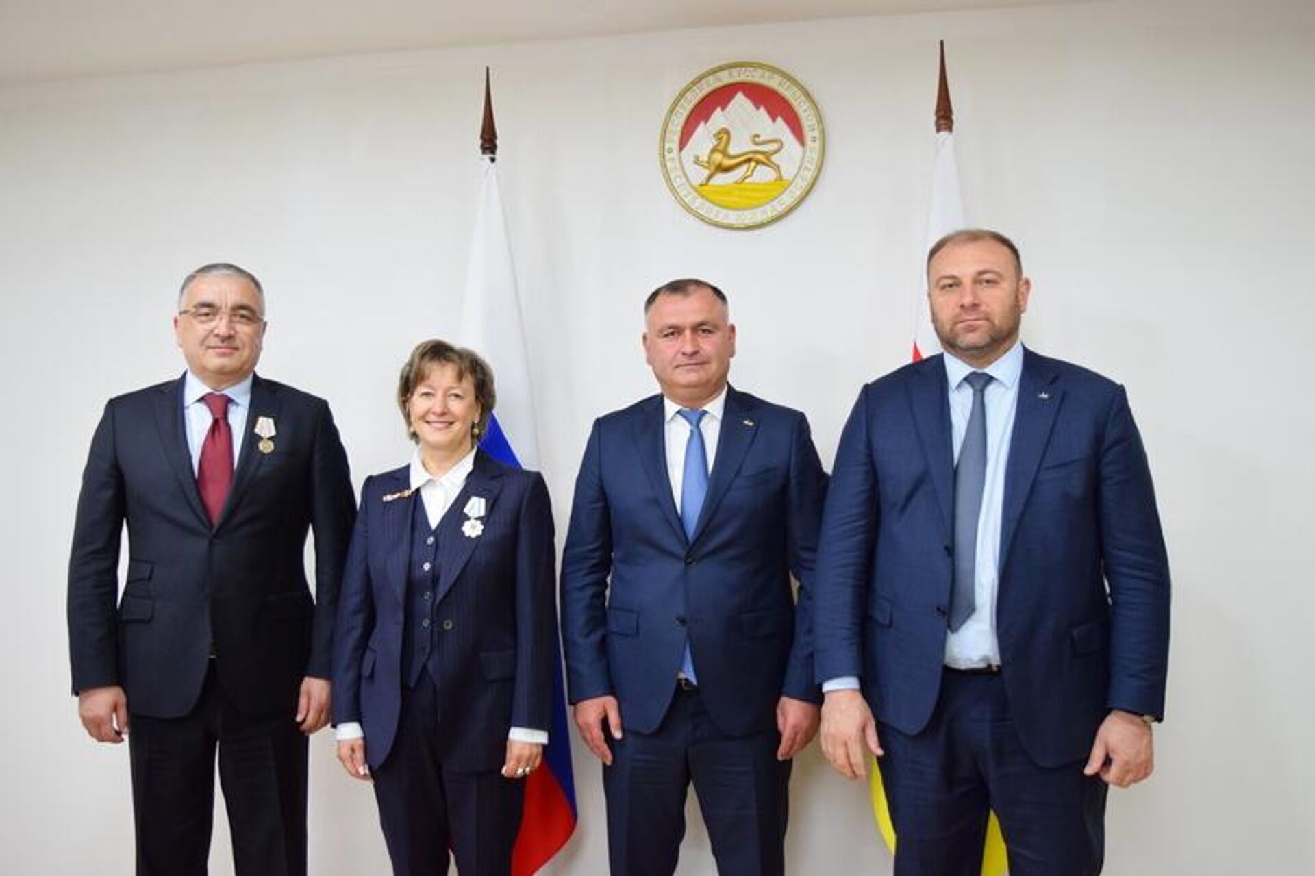 Встреча президента РЮО Алана Гаглоева с директором Акционерного общества Российский экспортный центр Вероникой Никишиной Встреча президента РЮО Алана Гаглоева с директором Акционерного общества Российский экспортный центр Вероникой Никишиной - Sputnik Южная Осетия, 1920, 20.09.2025