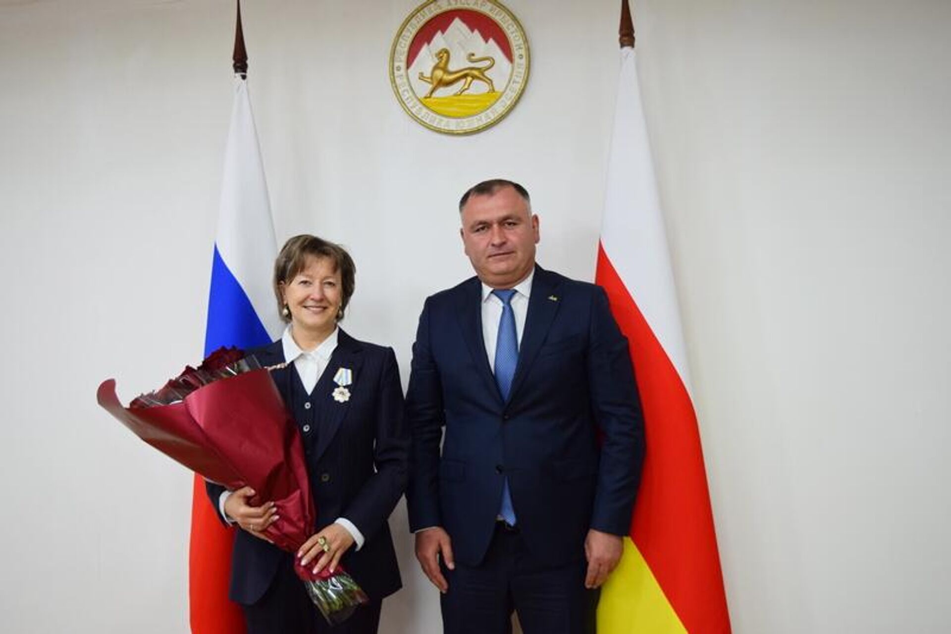 Встреча президента РЮО Алана Гаглоева с директором Акционерного общества Российский экспортный центр Вероникой Никишиной Встреча президента РЮО Алана Гаглоева с директором Акционерного общества Российский экспортный центр Вероникой Никишиной - Sputnik Южная Осетия, 1920, 20.09.2025