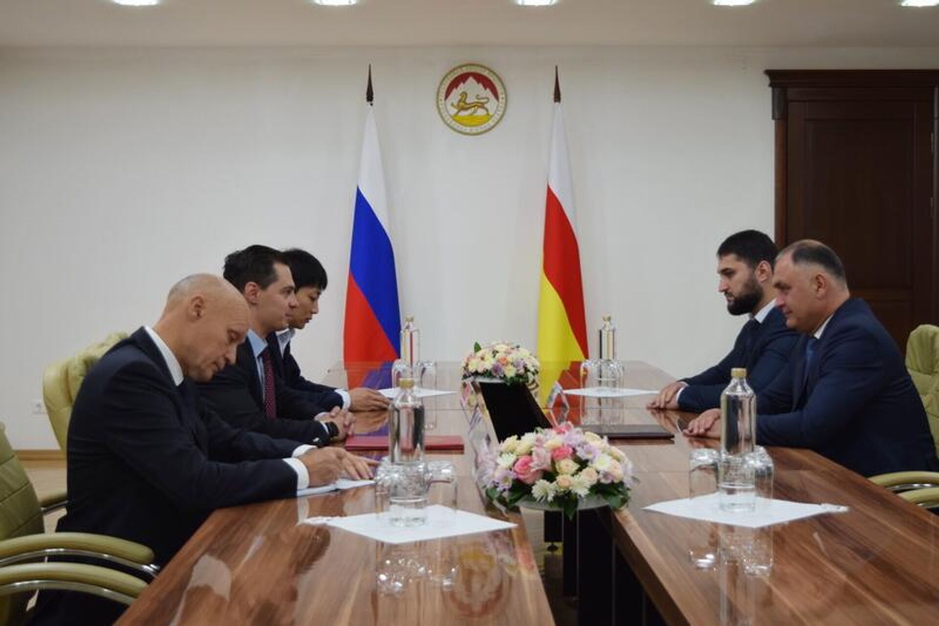 Президент Алан Гаглоев принял делегацию Ульяновской области Российской Федерации. Президент Алан Гаглоев принял делегацию Ульяновской области Российской Федерации. - Sputnik Южная Осетия, 1920, 20.09.2025