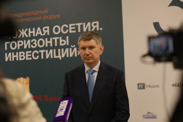 Максим Решетников на МЭФ к 35-летию республики в Цхинвале Максим Решетников на МЭФ к 35-летию республики в Цхинвале - Sputnik Южная Осетия