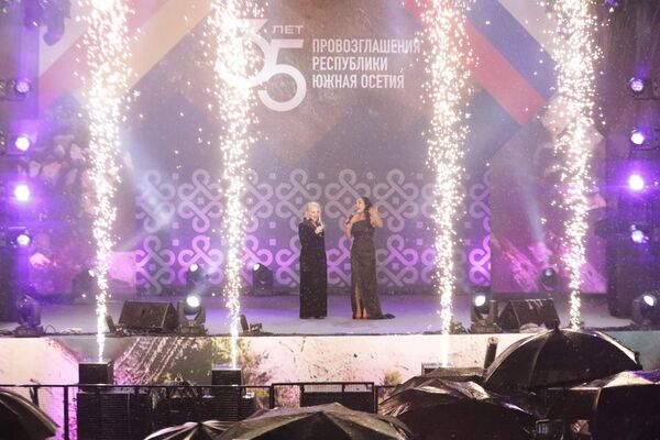 Концерт в честь 35-летия Республики Южная Осетия Концерт в честь 35-летия Республики Южная Осетия - Sputnik Южная Осетия