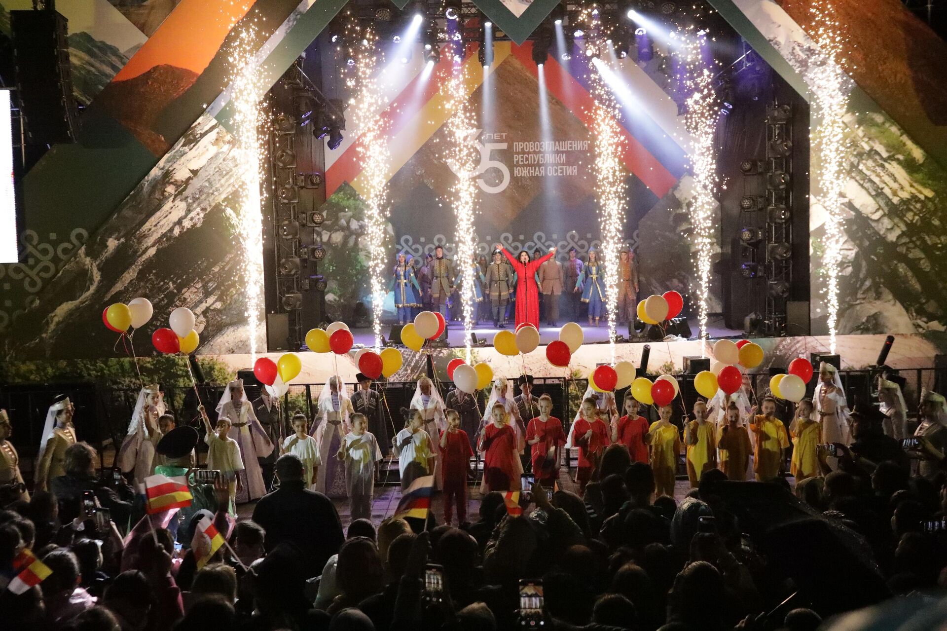 Концерт в честь 35-летия Республики Южная Осетия Концерт в честь 35-летия Республики Южная Осетия - Sputnik Южная Осетия, 1920, 01.12.2025