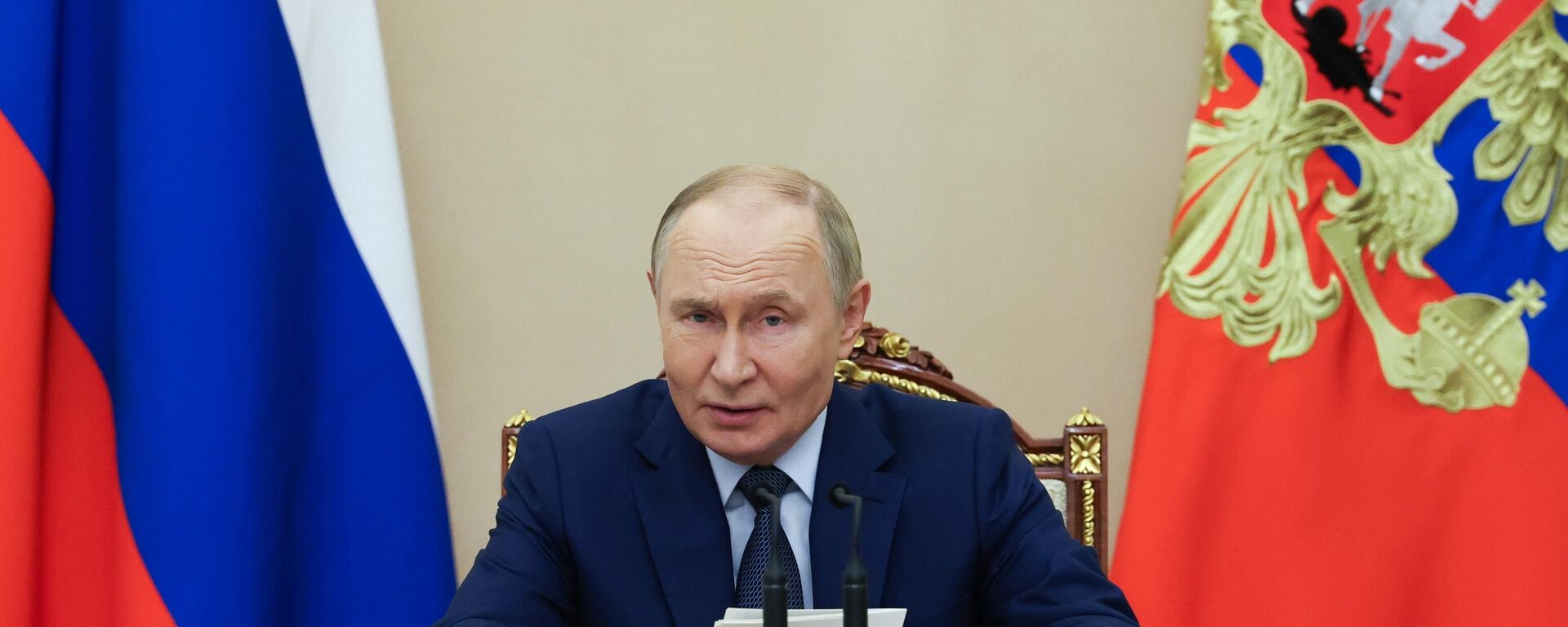 Президент Владимир Путин провел заседание Совбеза РФ - Sputnik Южная Осетия, 1920, 22.09.2025