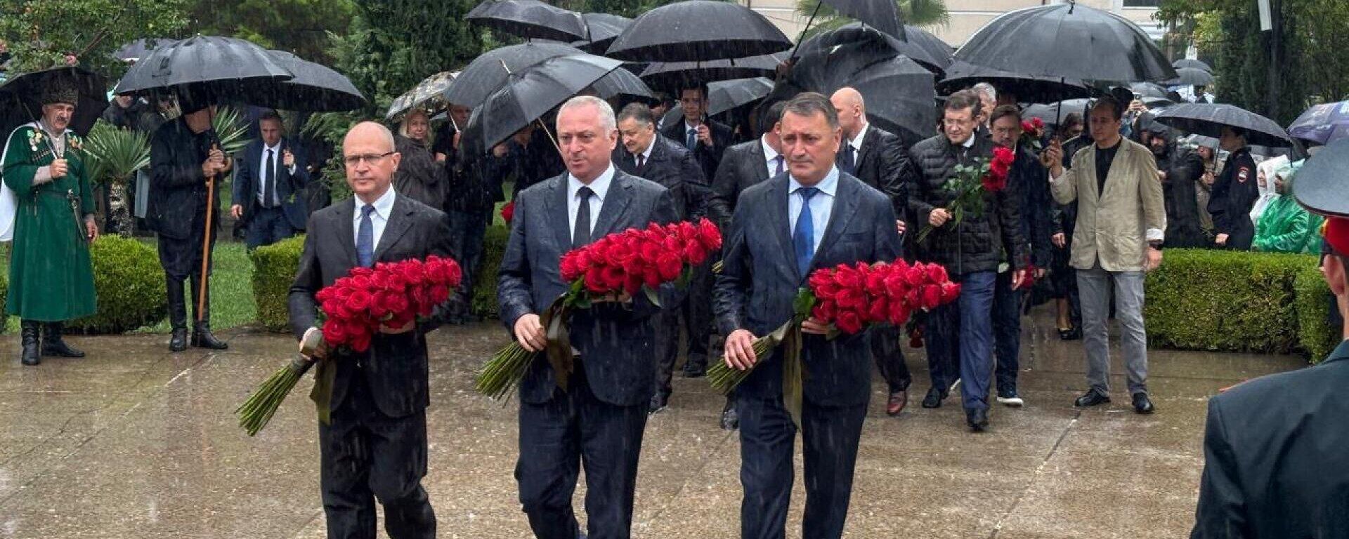 Делегация Южной Осетии принимает участие в памятных мероприятиях в Абхазии - Sputnik Южная Осетия, 1920, 30.09.2025