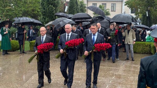 Делегация Южной Осетии принимает участие в памятных мероприятиях в Абхазии - Sputnik Южная Осетия